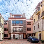 Luxury Gaono In Old Town